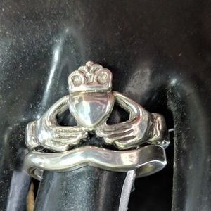 Claddagh wedding set